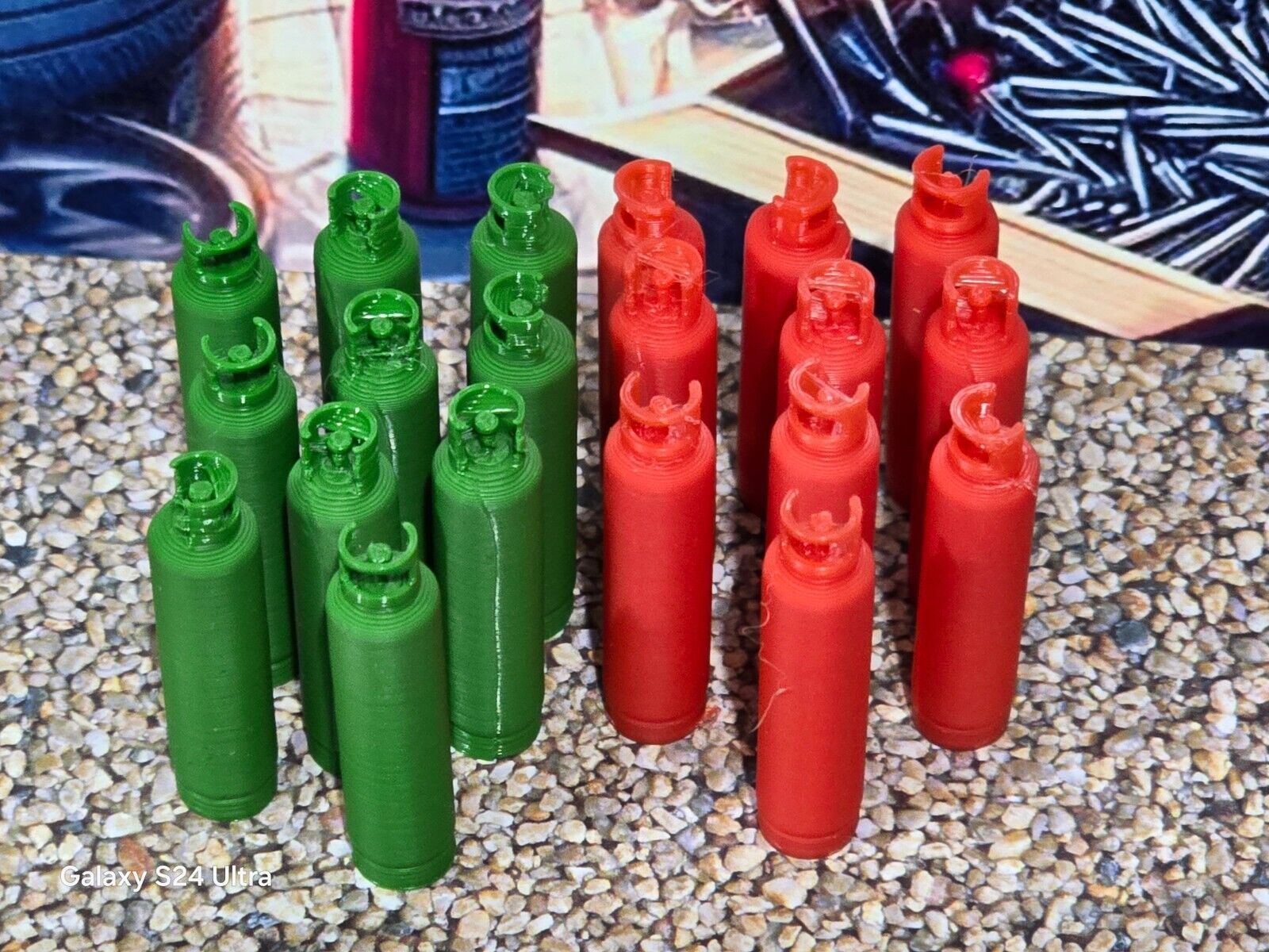 Pack of 20 1:35 Scale Green & Red Oxygen & Acetylene Large Gas Bottles
