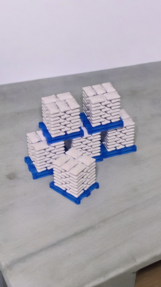 Pallets of white Sacks Blue pallet N Gauge 1:148 Scale Model Railway (6 Pack)